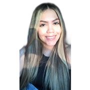 Profesora que da clase a niños sobre el cuidado del medio ambiente